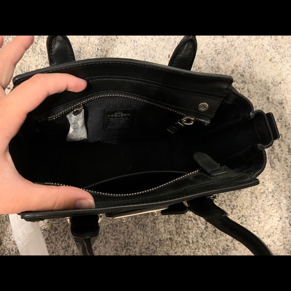 NWT Coach purse !! - Picture 3 of 9